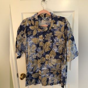 100% Cotton Men’s Tropical Shirt in an All-Season Blue and Tan Print Size Large